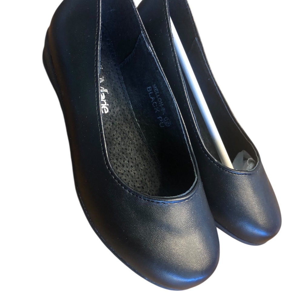 NWOT Bella Marie Size 10 Kid Black Wedge Loafers